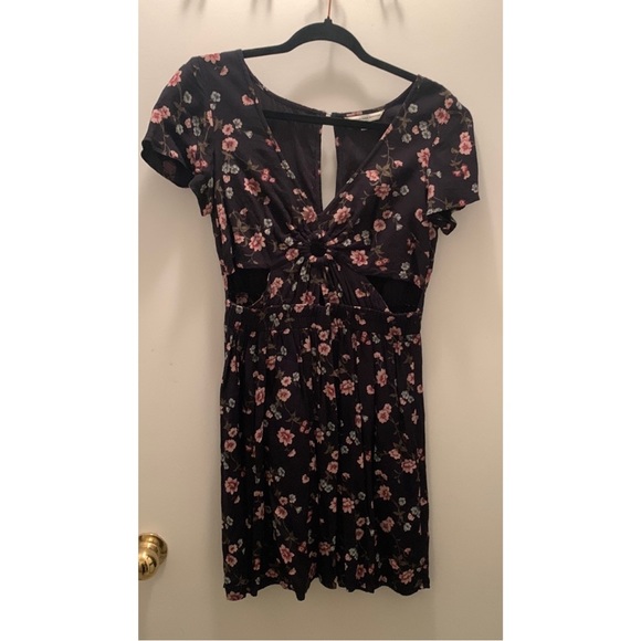 AMERICAN EAGLE | Floral Cut-Out Dress Sz S - Picture 2 of 6